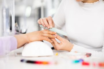 Manicure y pestañas permanentes